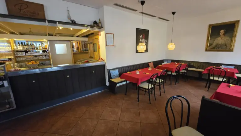 Pia y Pablo – Tapas Bar München, Bar und Sitzbereich